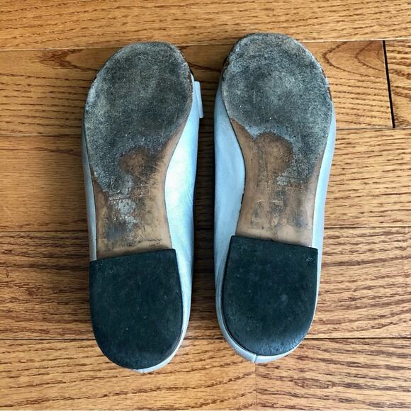 MARC JACBOBS SILVER LAMBSKIN LEATHER BALLET FLATS CAP TOE PATENT Women’s Size 8 - Picture 6 of 8